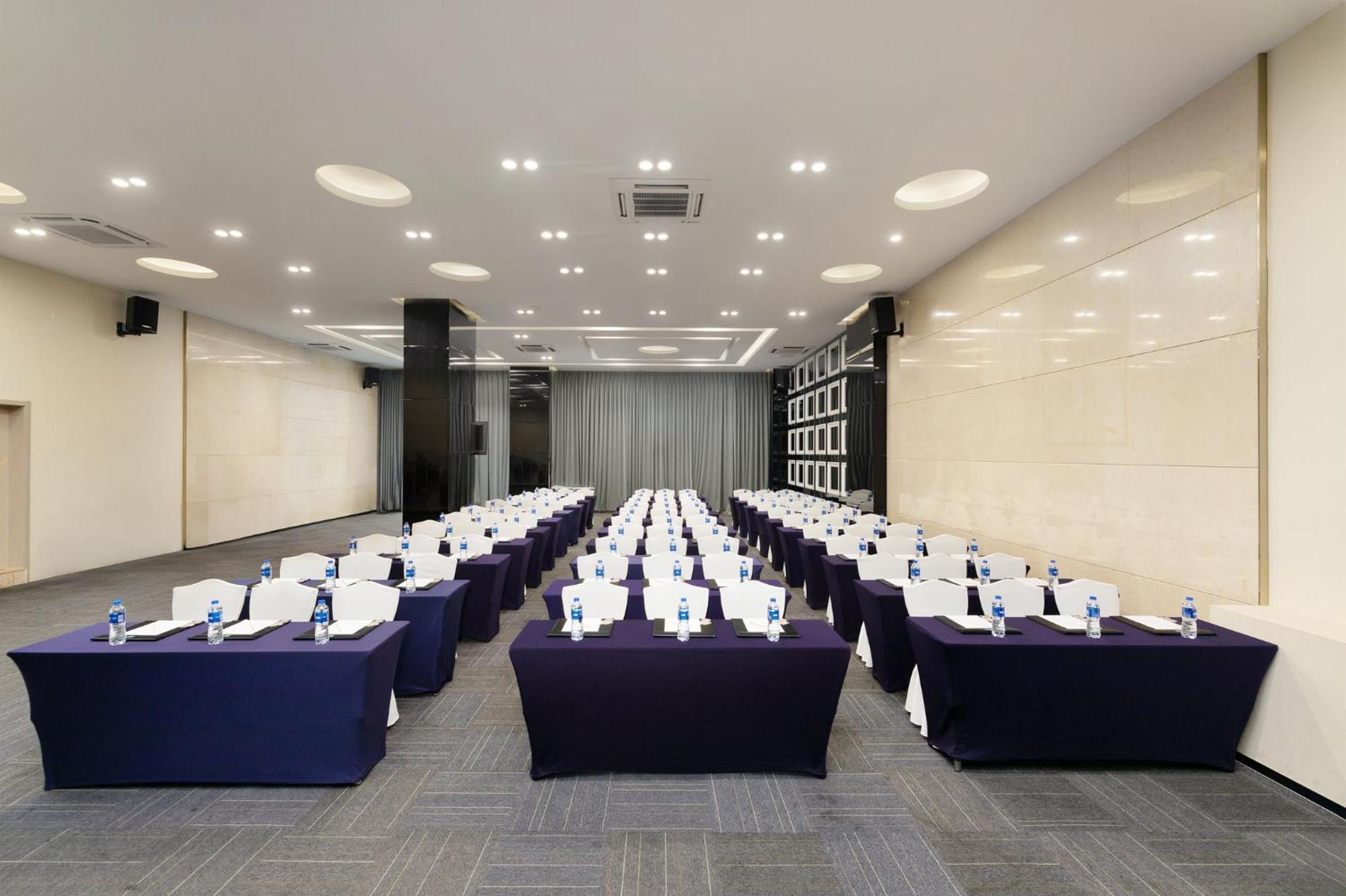Holiday Inn Express Chengdu Wuhou By Ihg-Wuhou Temple And Jinli Bagian luar foto
