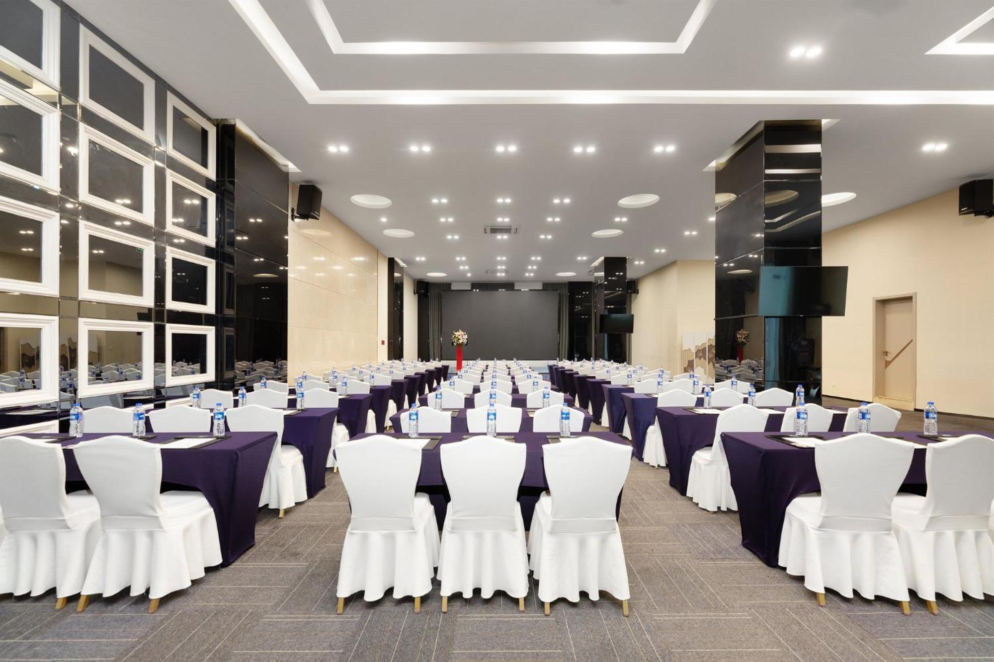 Holiday Inn Express Chengdu Wuhou By Ihg-Wuhou Temple And Jinli Bagian luar foto