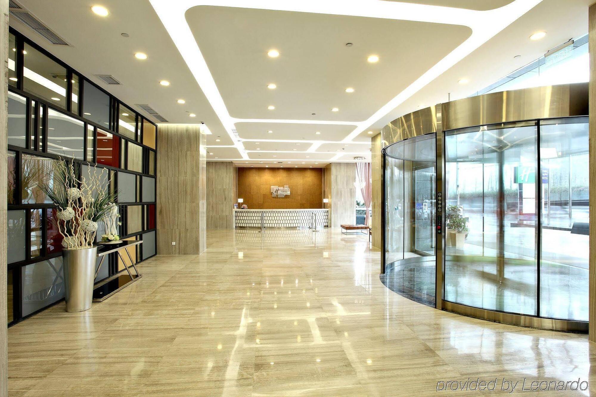 Holiday Inn Express Chengdu Wuhou By Ihg-Wuhou Temple And Jinli Bagian luar foto